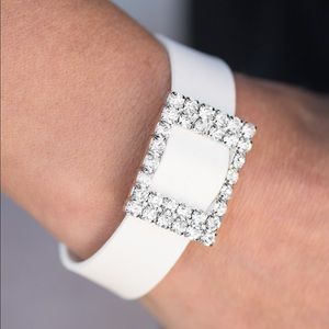 White band bracelet-new